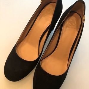 Tory Burch Suede pump 2 1/2” heel size 9 1/2 M